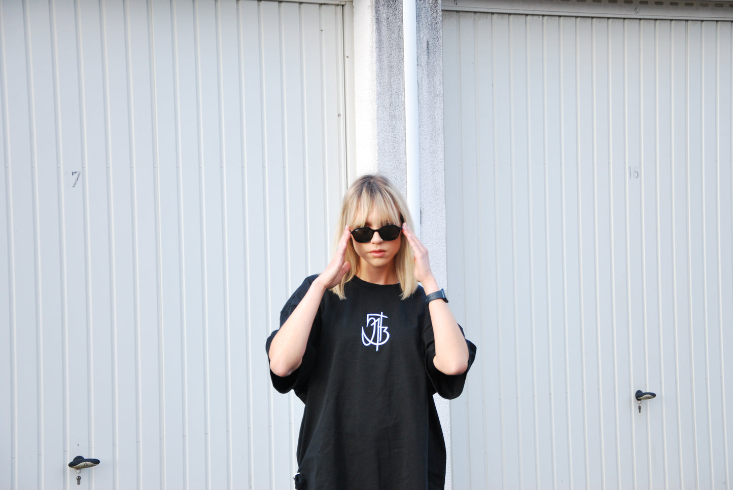 BLACK OVERSIZED T-SHIRT